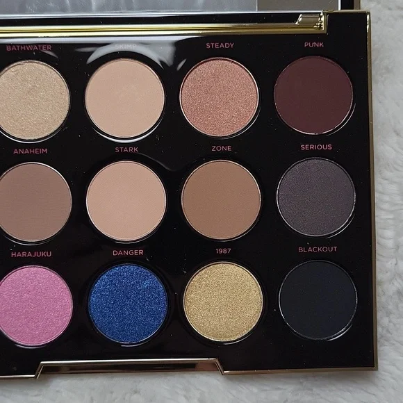 RARE Urban Decay X Gwen Stefani Eyeshadow Palette! - Picture 9 of 14